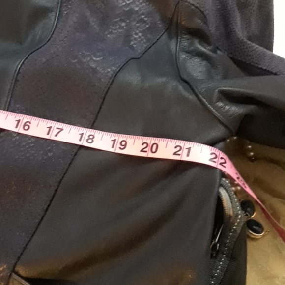 Beautiful Leather Coat, size L - Picture 7 of 7